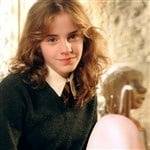 A Young Emma Watson Shows Her Panties on adultfans.net