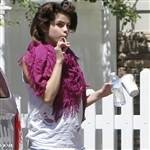 Selena Gomez Sucking And Showing Cameltoe on adultfans.net