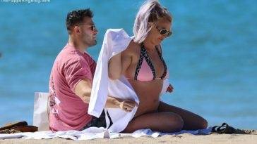 Britney Spears is Seen Wearing a Pink and Black Bikini While on Vacation with Her Boyfriend - fapfappy.com