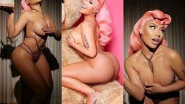 Nicki Minaj Shows Off Her Naked Body on adultfans.net