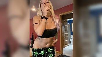 Xo_rybaby 28 11 2020 How about a good morning smoke sesh with yours truly I xxx onlyfans porn on adultfans.net