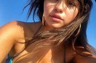 Selena Gomez Bikini Boobs On A Boat on adultfans.net