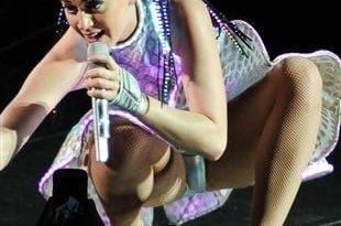 Katy Perry Shows Off Her Enormous Lady Bulge on adultfans.net