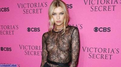 Stella Maxwell showing off tits Victoria’s Secret Fashion Show on adultfans.net