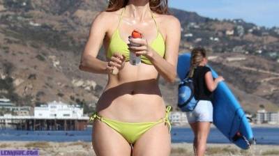 Blanca Blanco showing cameltoe in a bikini on the beach - leakhive.com