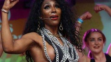 Sinitta Nude Nipples While Stage Performance on adultfans.net