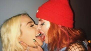 Tana Mongeau Kissing Bella Thorne (3 pics) on adultfans.net