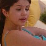 Selena Gomez Almost Nip Slip Vid on adultfans.net