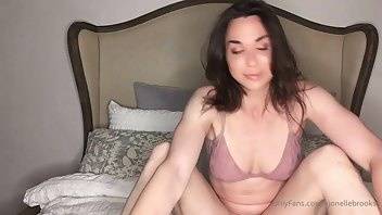 Xjonellebrooksx 21 03 2021 Hi guys, just a short clip of me hanging out in my bed Longer vids com... on adultfans.net