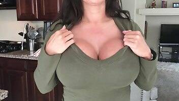 Avadevine wanna play with my big titties on adultfans.net