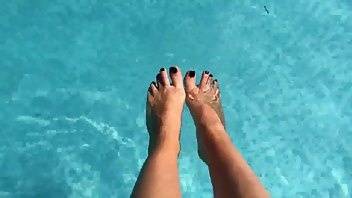 Ashley Emma swimming pool foot - OnlyFans free porn on adultfans.net