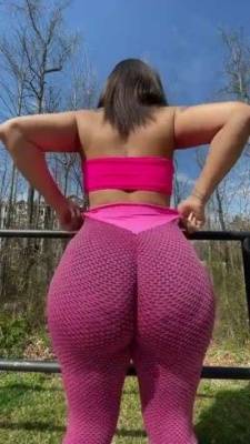 Don?t you just love the leggings ?? on adultfans.net