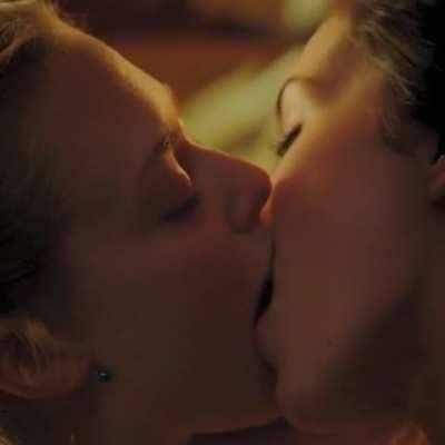 Amanda Seyfried and Megan Fox hot kissing scene on adultfans.net
