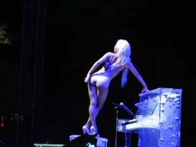 Lady Gaga signalling that it's ok to jerk off to her ass on adultfans.net