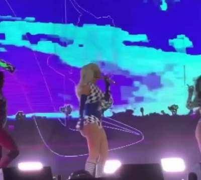 The only reason to attend an Iggy Azalea concert is for the ass - leaknud.com