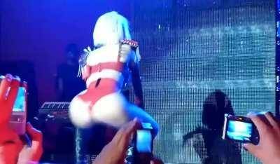 Lady Gaga grinding her sculpted ass for fans on adultfans.net
