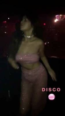 I bet Selena Gomez got fucked the night she wore this outfit on adultfans.net