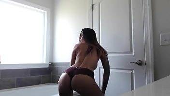 Alexis Zara Twerk That Booty ManyVids Free Porn Videos on adultfans.net