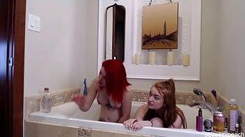 Squeezypeach bubble bath highlights xxx video on adultfans.net