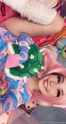 Belle Delphine  Photos on adultfans.net