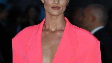 Rosie Huntington-Whiteley Braless for Versace's Fashion Show on adultfans.net