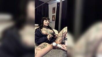 Tigerlillysuicide gamer girl distracted by hitachi xxx video on adultfans.net