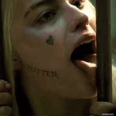 Harley Quinn(Margot Robbie) must give the filthiest head on adultfans.net