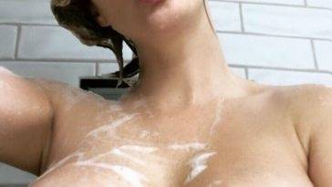 Sara Jean Underwood Nude  Selfie Set  on adultfans.net