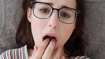 Sadbaffoon intimate body tour amp fingers only orgasm: Glasses, Fingers on adultfans.net