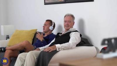 Hermione Ganger - Teeny Hermione getting fucked by her father in law / on adultfans.net