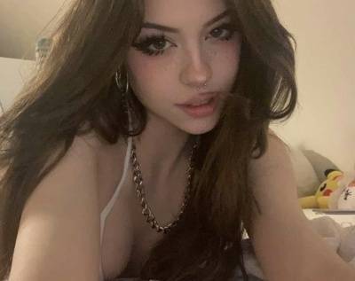 AesheticallyHannah Feeling Cute on adultfans.net