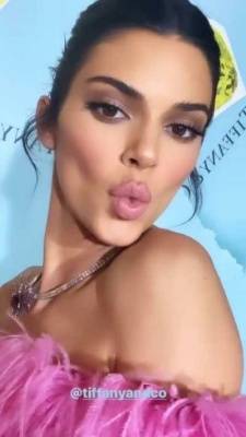 I wish there was a vid of Kendall Jenner sucking a cock on adultfans.net