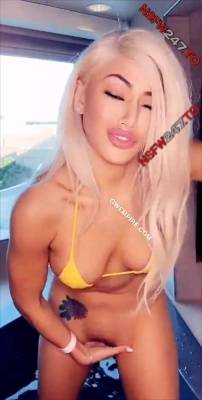 Gwen Singer yellow bikini tease snapchat premium xxx porn videos on adultfans.net
