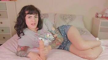 Molly darling little sister gives you a helping hand xxx video on adultfans.net