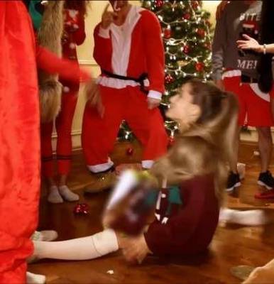 So began Ariana Grande?s Christmas gangbang on adultfans.net