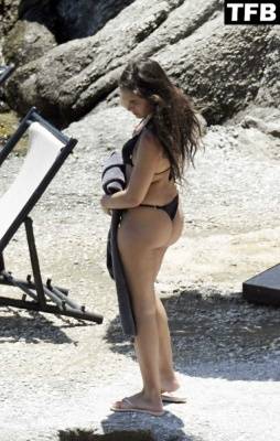 Izabel Pakzad Displays Her Sexy Bikini Body on the Beach on adultfans.net