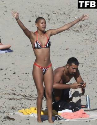Willow Smith Makes a New Friend While Tanning Solo in Malibu on adultfans.net