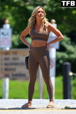 Kristin Cavallari Shows Off Her Abs While Wearing a Brown Athleisure Outfit in East Hampton on adultfans.net
