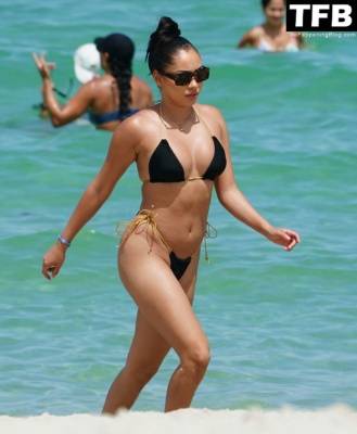 Mikalah Styles & Terrence J Relax at the Beach with Friends in Miami on adultfans.net