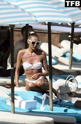 Alina Baikova Shows Off Her Sexy Figure on Holiday in Greece - Greece on adultfans.net