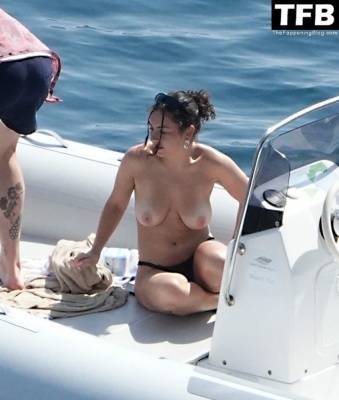 Charli XCX Shows Off Her Nude Tits on Holiday at the Amalfi Coast on adultfans.net