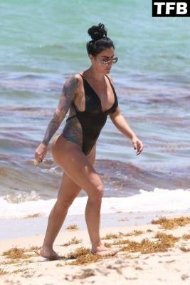 Alysia Magen Shows Off Her Curves While Enjoying a Sunny Day at the Beach in Miami Beach on adultfans.net