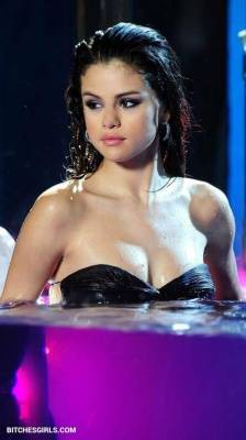 Selena Gomez Celeb Nudes - selenagomez Leaked Boobs Photos - bitchesgirls.com