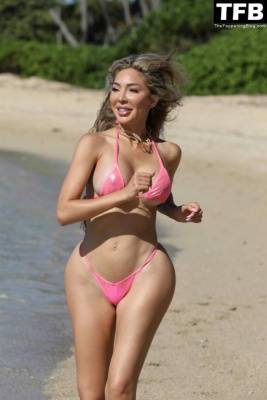 Farrah Abraham Shows Off Her Curves in a Pink Bikini on adultfans.net