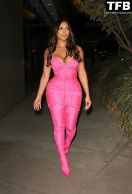 Chaney Jones Steps Out with Friends Amid Recent Kanye West Break Up Rumors on adultfans.net
