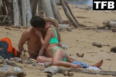 Kate Bosworth & Justin Long Enjoy a PDA-filled Tropical Getaway on adultfans.net