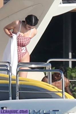 Leaked Kylie Jenner Paparazzi Swimsuit Yacht Photos on adultfans.net