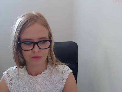 Kristinkax Chaturbate live porn cams on adultfans.net