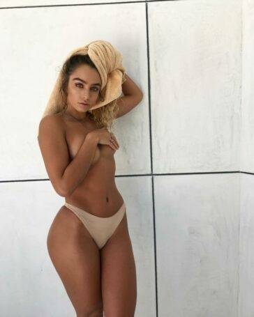 Sommer Ray Sexy Pictures on adultfans.net