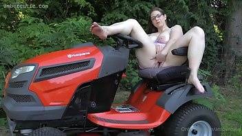 AmberCutie - Cum On The Lawn Tractor MFC on adultfans.net